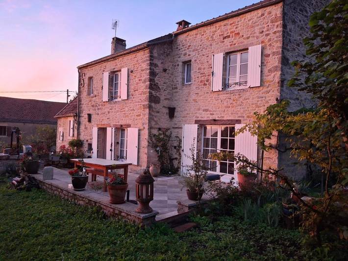 Location de vacances pour 4 personnes, avec terrasse ainsi que vue et jardin, animaux acceptés dans Metz-le-Comte