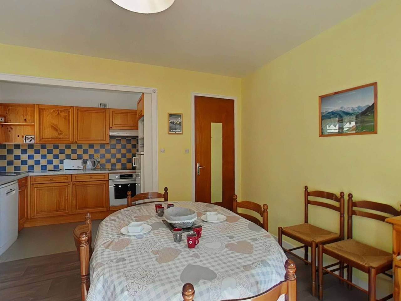 Entire apartment, Spacious 2-Room Apt for 6 in Central Grand Bornand, Close to Shops and Cable Cars in Le Grand-Bornand, Annecy region