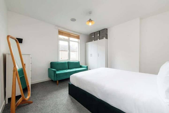 Central 2 Br Cosy House in Warwickshire