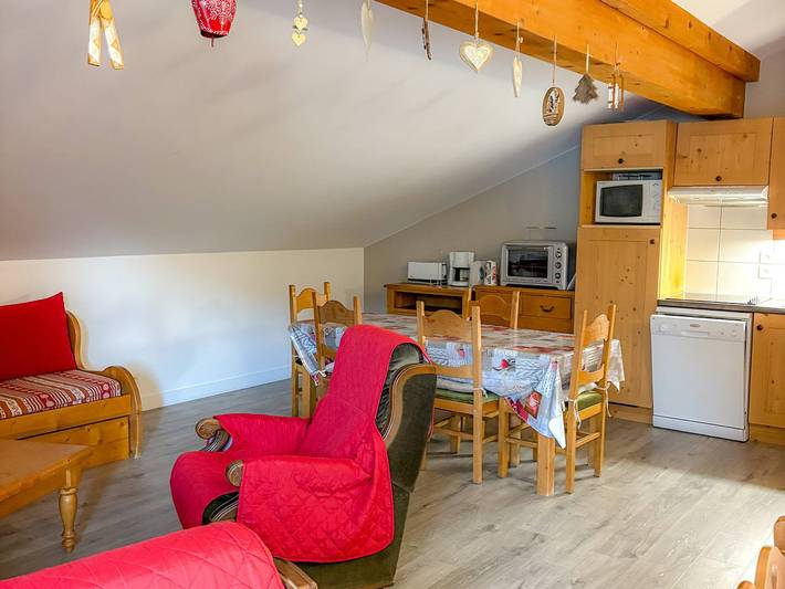 Gîte pour 8 personnes, avec balcon, animaux acceptés dans Office De Tourisme De Notre Dame De Bellecombe - 4