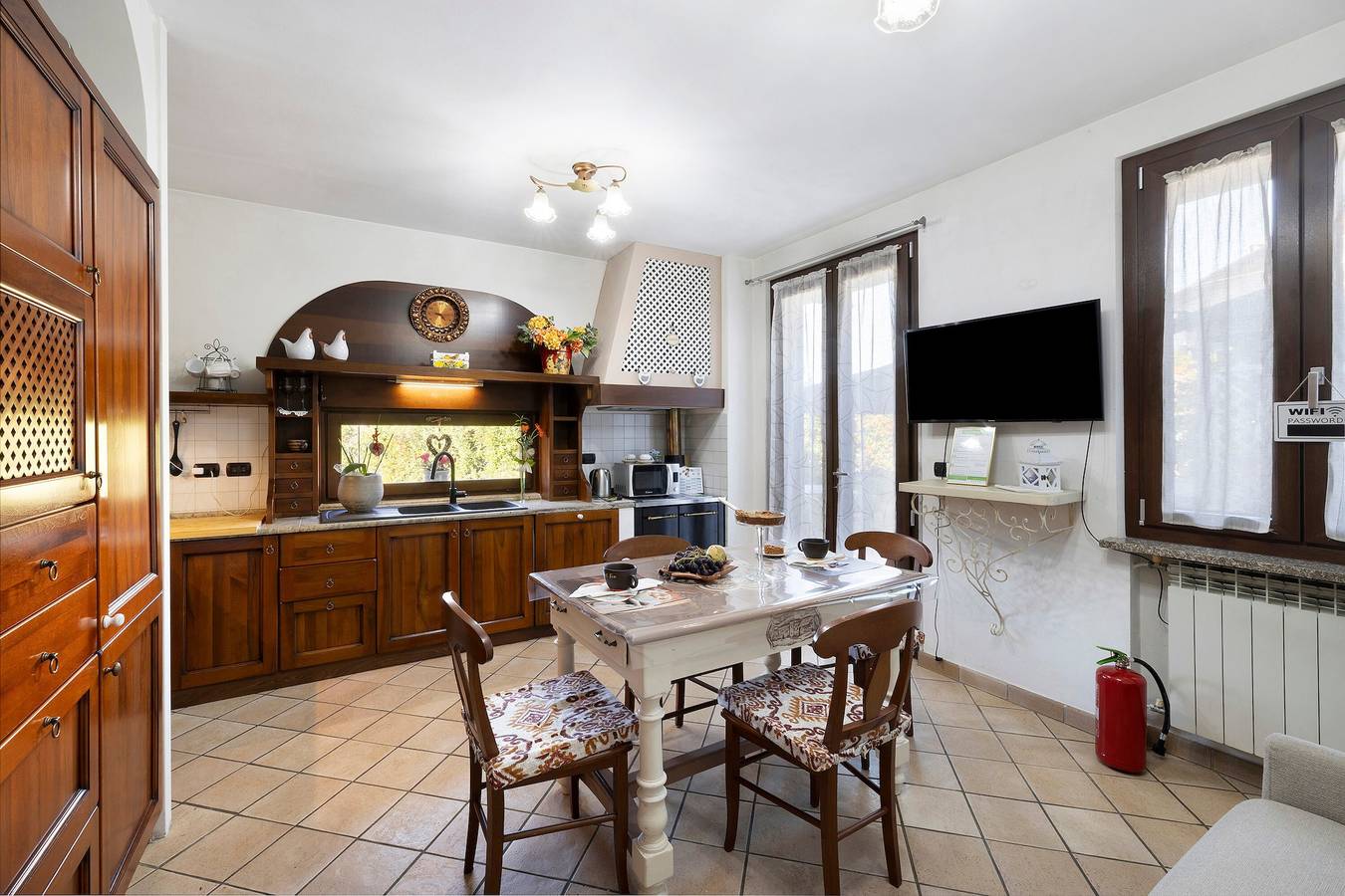 Ganze Wohnung, Ferienwohnung 'La Dimora Nel Roero mit Patio' mit privater Terrasse, Wlan & Klimaanlage in Montà, Cuneo Provinz