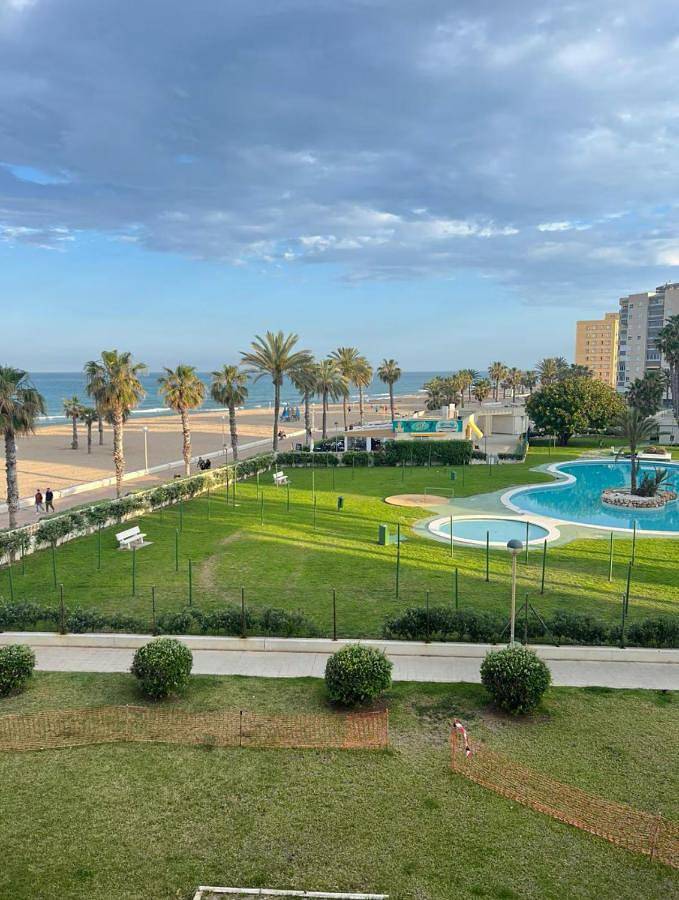 Apartamento para 6 personas, con Balcón y Jardín además de Piscina y Vistas en Urbanova