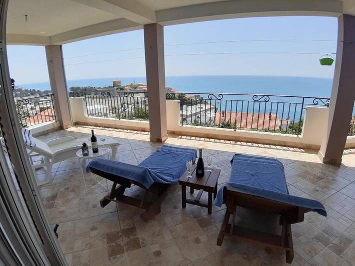 Ferienwohnung für 6 Personen, mit Balkon und Terrasse sowie Garten und Ausblick