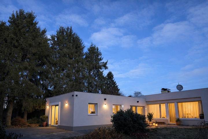 Ferienhaus für 27 Personen, mit Terrasse und Garten sowie Pool in Hillesheim