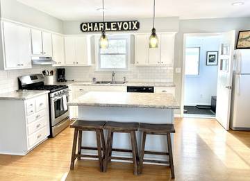 Vacation House for 6 Guests in Charlevoix, Charlevoix County, Picture 3