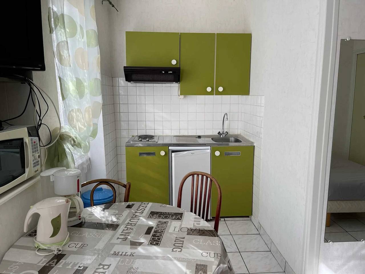 Estudio entero, Estudio encantador en Néris-les-Bains de 20 m² in Néris-les-Bains, Región de Montluçon