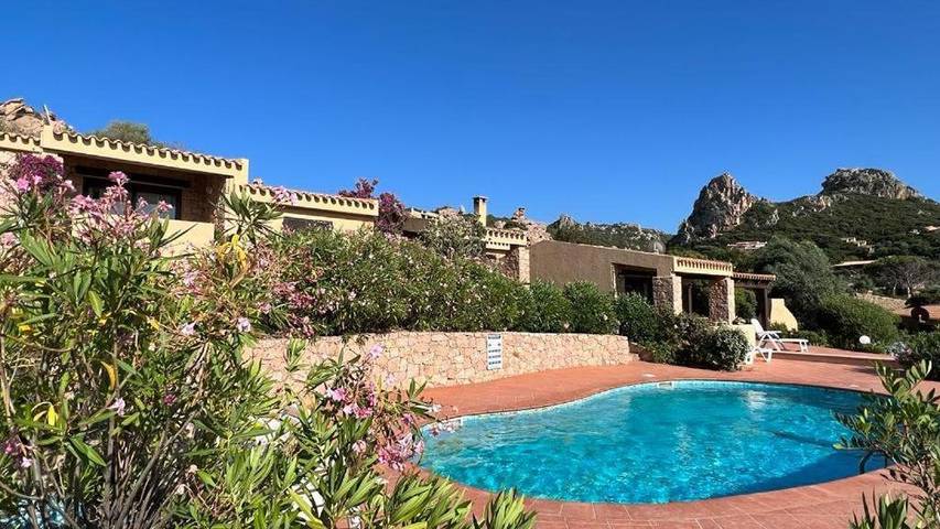 Casa vacanza per 4 persone, con terrazza e panorama nonché piscina in Costa Paradiso