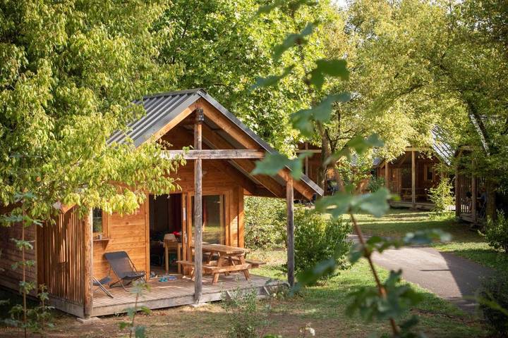 Camping pour 5 personnes, avec Terrasse et Piscine
