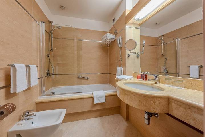 Hôtel pour 2 personnes, avec sauna et jardin ainsi que piscine et jacuzzi dans Buonfornello - 4