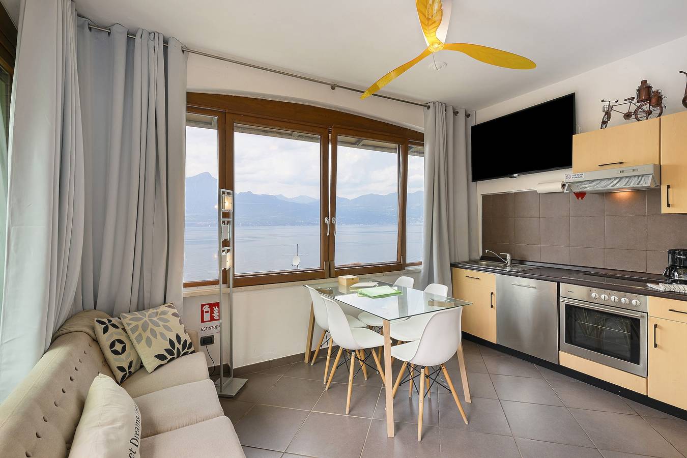 Appartamento intero, Appartamento "Residence La Mignon Oleandri" con vista lago, montagna e giardino in Torri del Benaco, Prealpi Gardesane