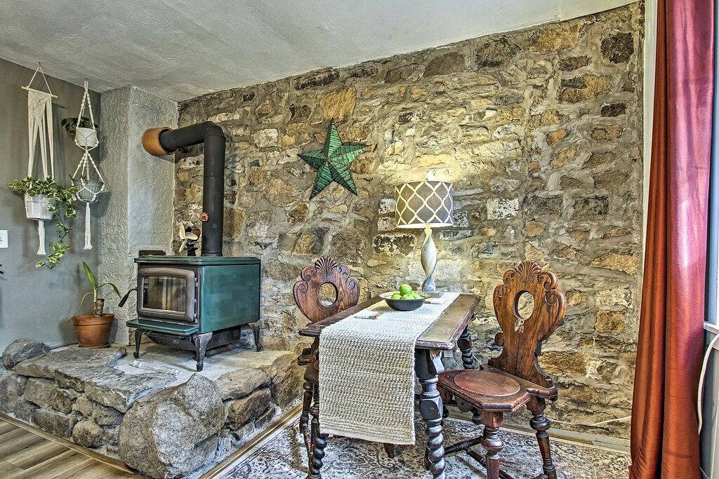 Ganze Wohnung, Charming Getaway < 1 Mi to Downtown Lambertville! in Hunterdon County