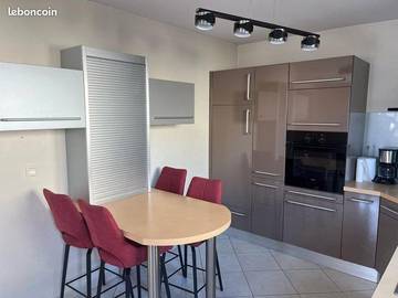 Location de vacances pour 6 personnes, avec vue et terrasse à Roz-Landrieux