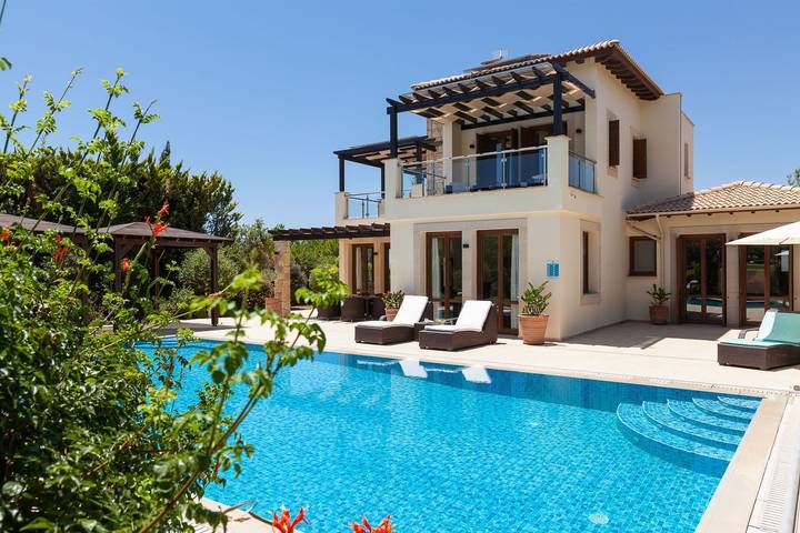 Villa for 8 people, with Garden and Pool in Aphrodite Hills