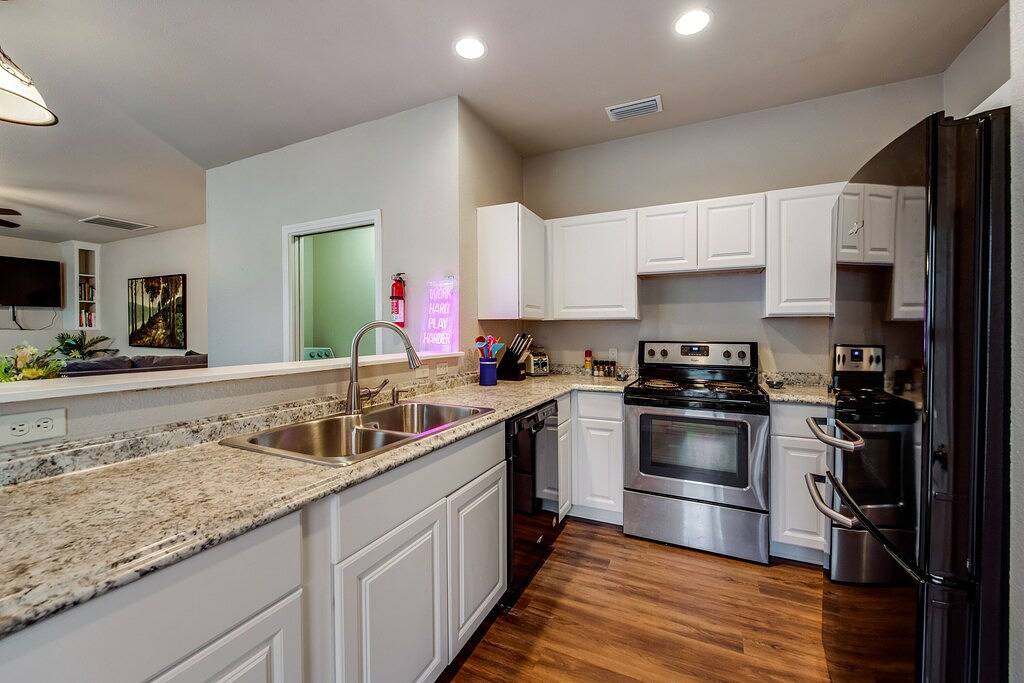 Spacious & Comfortable Home with Garage in Fort Worth, Tarrant County