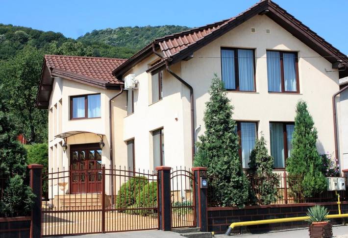 Gîte pour 2 personnes, avec Balcon et Terrasse ainsi que Jardin et Vue dans Deva (Roumanie)