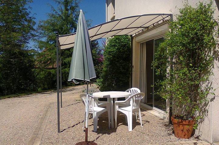Gîte pour 4 personnes, avec terrasse ainsi que jardin et piscine à Cénac-et-Saint-Julien - 3
