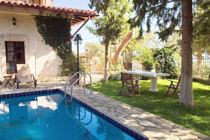 Gîte pour 5 personnes, avec jardin et jacuzzi ainsi que piscine et sauna à Héraklion - 4