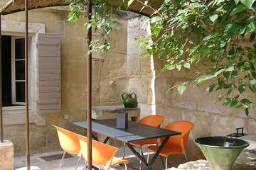 Gîte pour 4 personnes, avec jardin et terrasse à Fontvieille