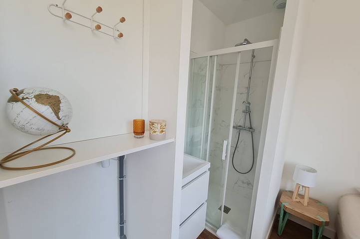 Appartement entier, Le Poulorio 7 - T2 - Proche Gare in Lorient, Côte des Mégalithes