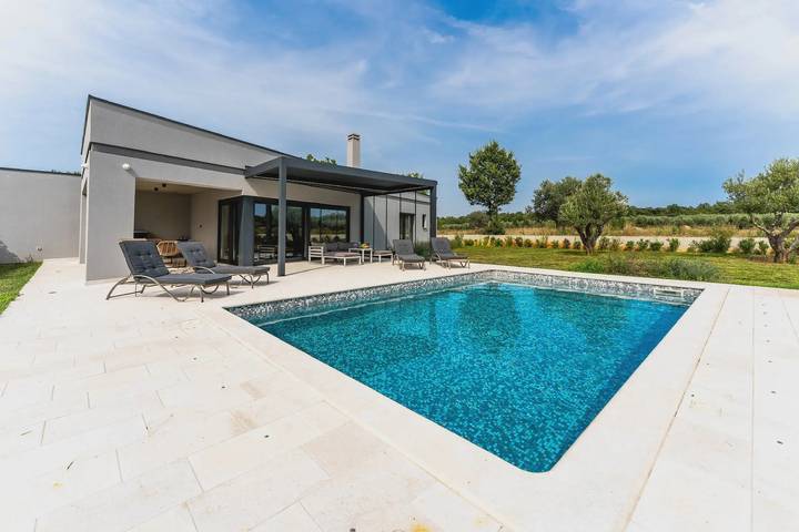 Villa für 4 Personen, mit Pool - 1