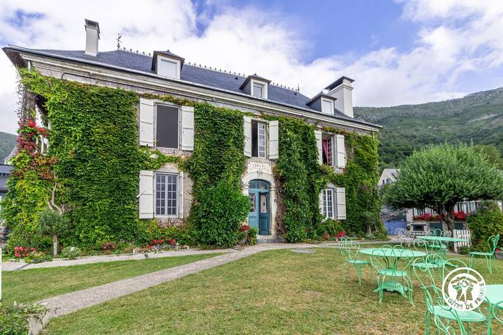 Gîte pour 13 personnes, avec terrasse ainsi que jardin et piscine, animaux acceptés à Ouzous - 3