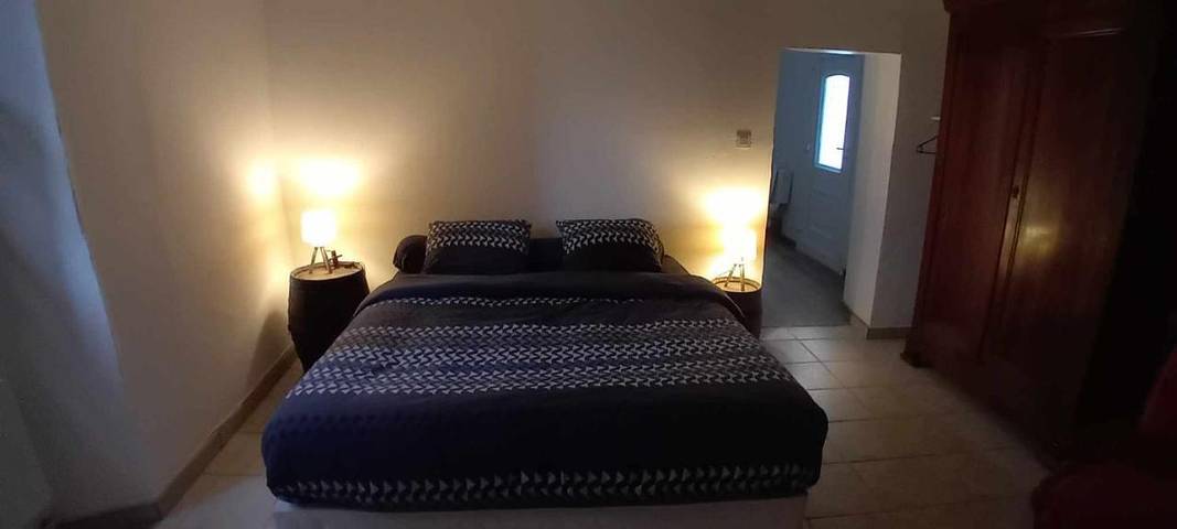 Gîte pour 2 personnes, avec piscine et jardin ainsi que terrasse et vue à Nassiet - 4