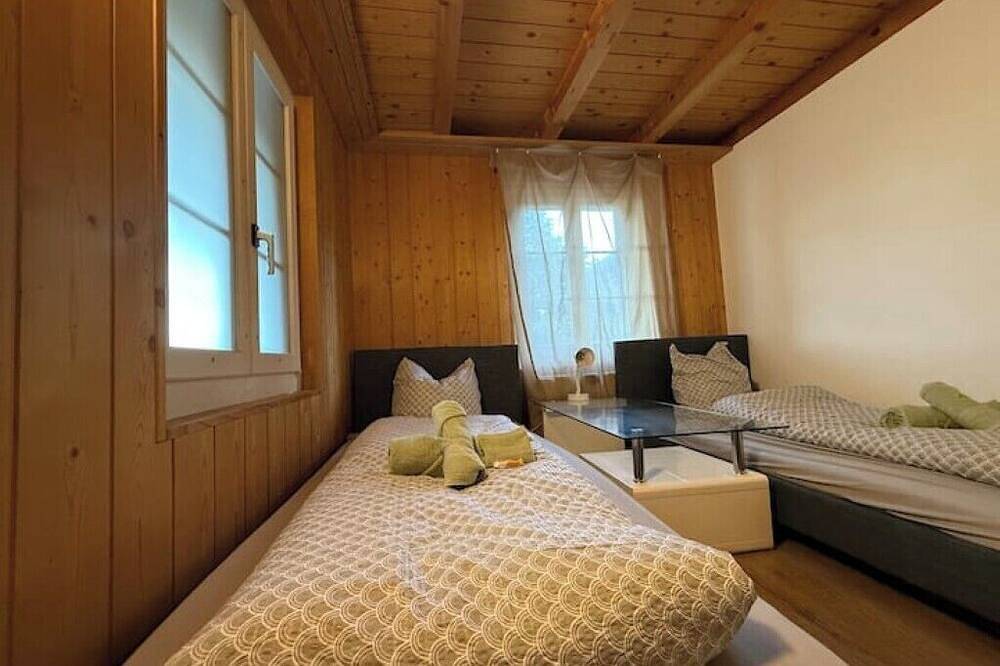 Geheel appartement, Happy Life Wimmis - Holiday apartment with terrace at the gateway to the Bernese Oberland in Spiez, Meer van Thun