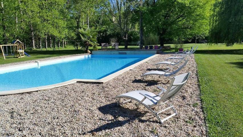 Location de vacances pour 10 personnes, avec terrasse et jardin ainsi que piscine et vue, animaux acceptés à Daglan - 3