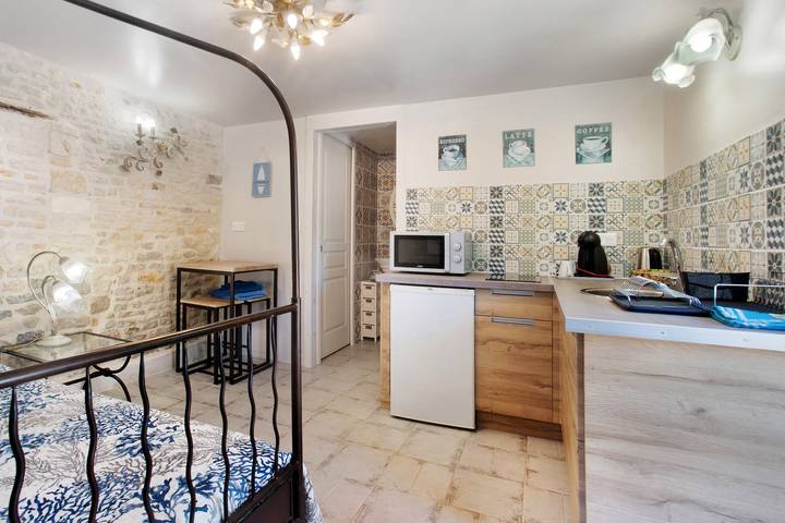 Ferienhaus 'Gîte des Amoureux' mit Gemeinschaftspool, Terrasse und Wlan in Longré, Charente