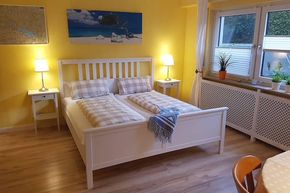 Ganze Wohnung, Apartment am Kloster Hegne, Wlan, Terrasse, See 800 m, Konstanz 8 km in Allensbach, Untersee