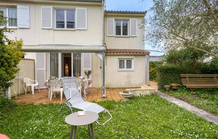 Acogedor apartamento ajardinado a 2 km de la playa con aparcamiento e Internet in Lagord, Región de La Rochelle