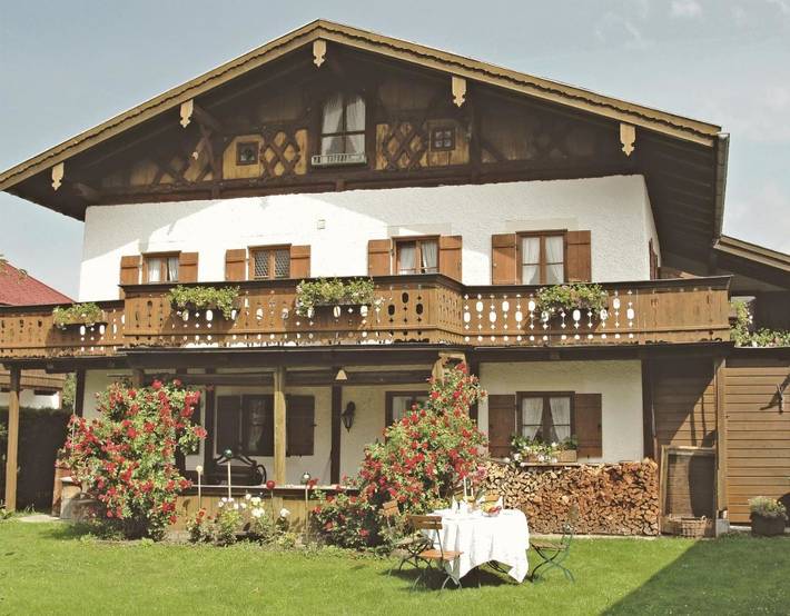 B&B, mit Balkon und Terrasse sowie Garten und Ausblick in Oberammergau
