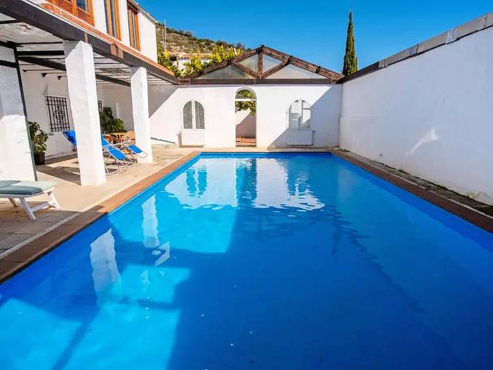 Chalet para 4 personas, con terraza y piscina - 1