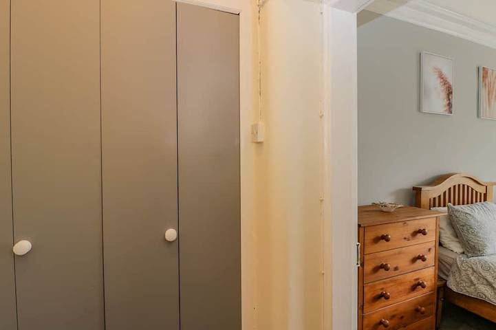 White Roses, pet friendly, character holiday cottage in Monmouth in Herefordshire