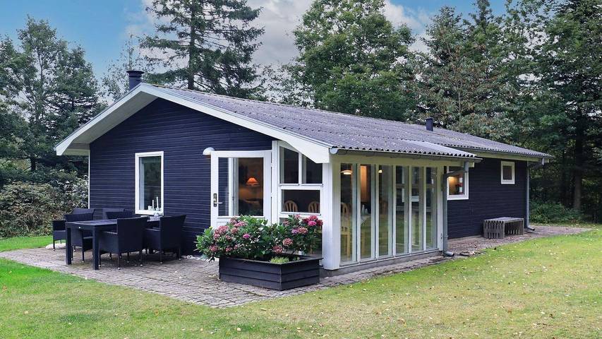 Ferieudlejning for 5 personer, med terrasse i Virksund