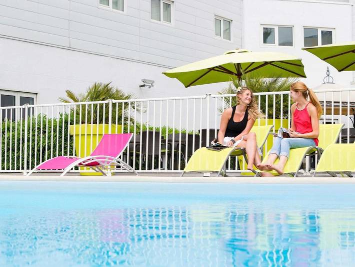 Hôtel pour 3 personnes, avec piscine et terrasse à Rungis - 2