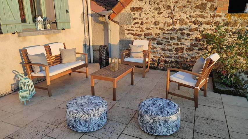 Location de vacances pour 15 personnes, avec jardin, animaux acceptés à Lussat