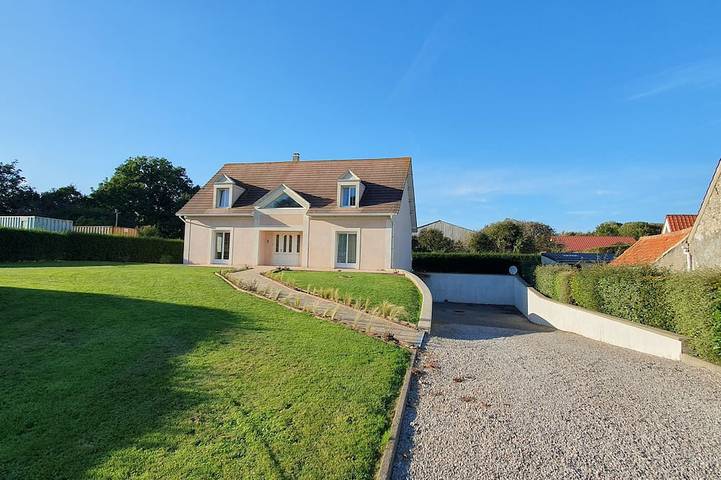 Location de vacances pour 14 personnes, avec jardin, animaux acceptés à Pihen-lès-Guînes