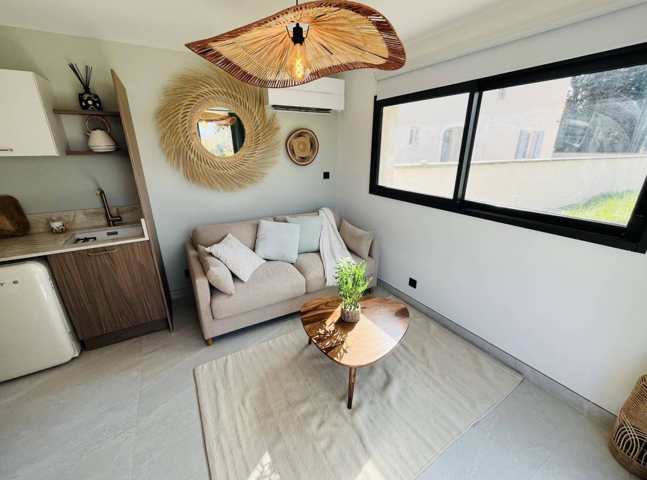 Studio entier, Magnifique studio 20 m² avec vue sur Luberon et piscine in L'Isle-sur-la-Sorgue, Vaucluse