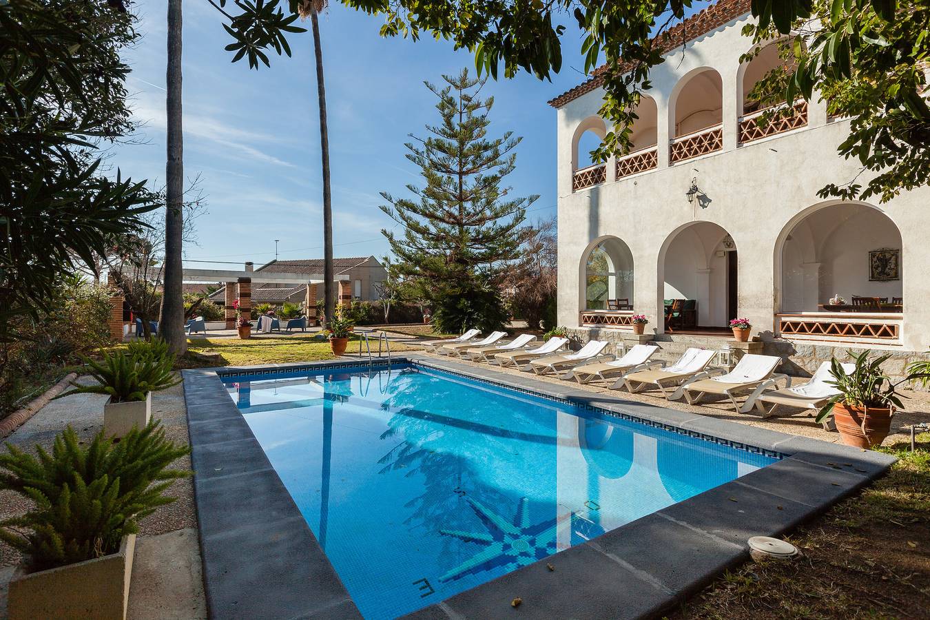 Villa "Un Lugar Especial" avec piscine privée, terrasse privée et Wi-Fi in Urbanizacion Montcabrer, Cabrils