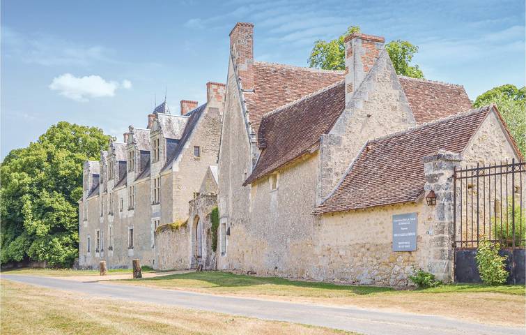 Appartement au bord de la piscine à Cheillé : A deux pas de la ville et de la rivière in Cheillé, Vallée de la Loire
