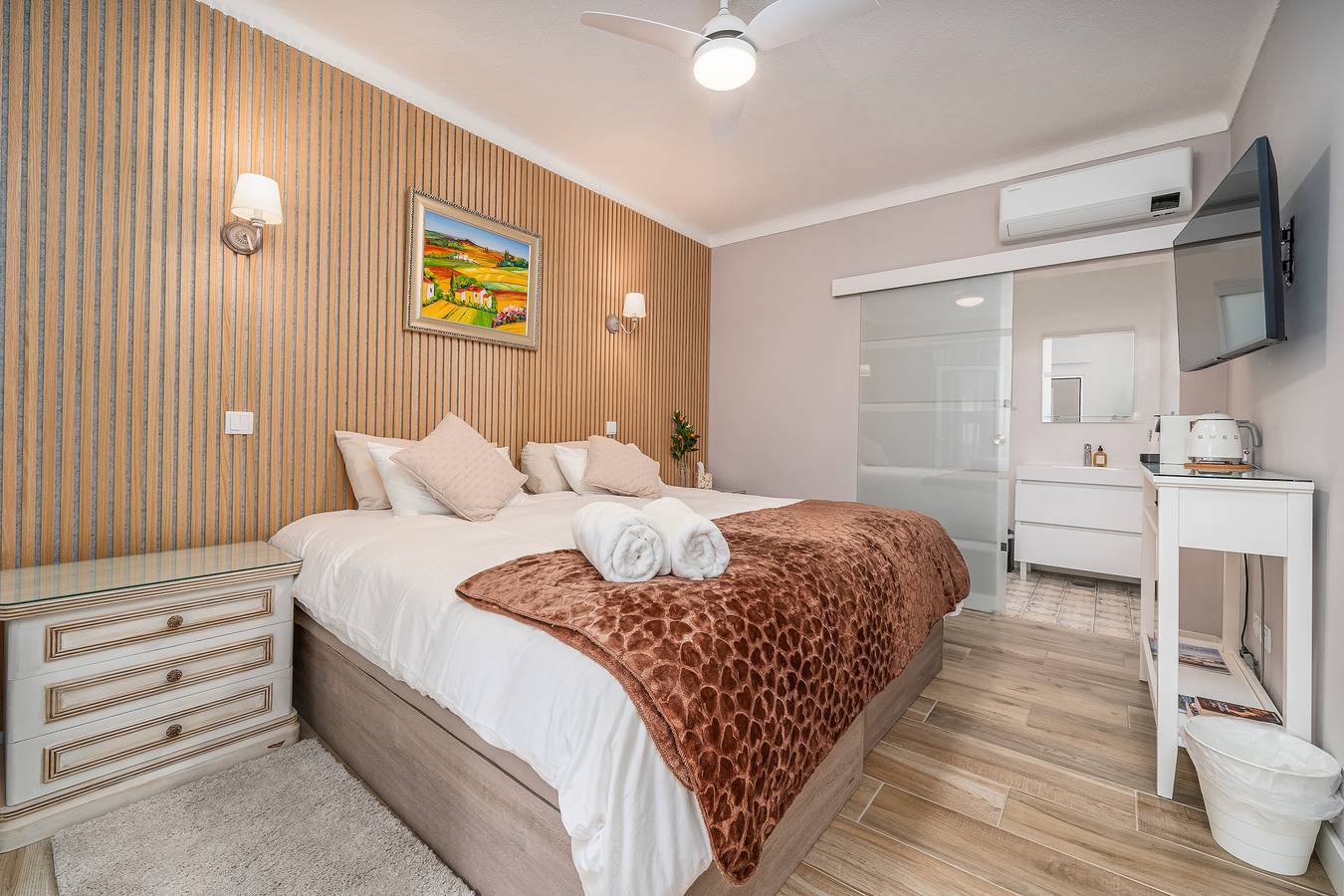 Room 'Orange Blossom Groove -  1' with Shared Terrace, Wi-Fi and Air Conditioning in São Bartolomeu de Messines, Faro District
