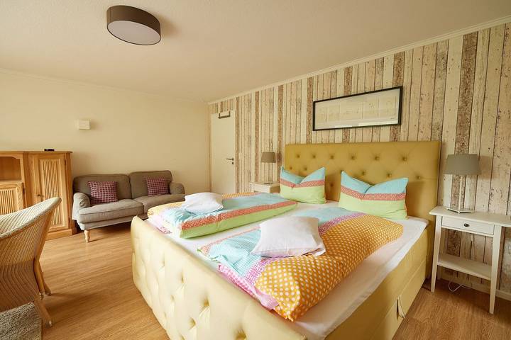 Ferienwohnung für 2 Personen, mit Balkon und Garten sowie Ausblick