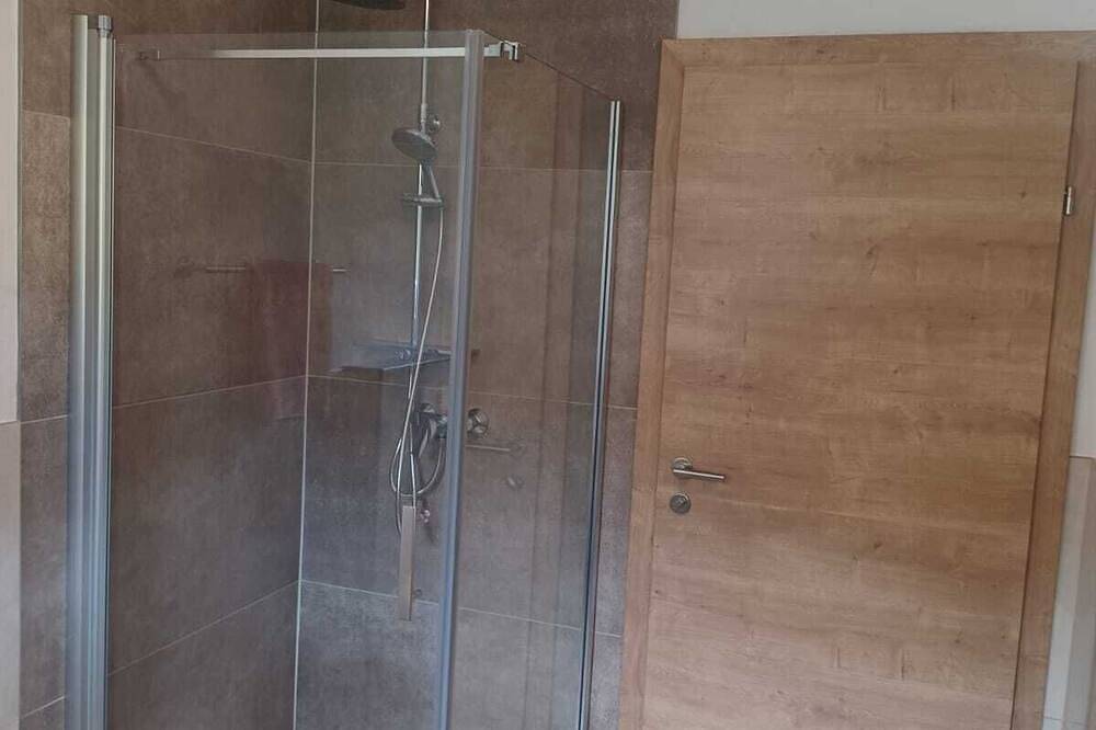 Ganze Wohnung, Ferienwohnung direkt am wunderschönen Irrsee mit eigenen Badeplatz in Salzkammergut-Berge, Mondsee & Irrsee