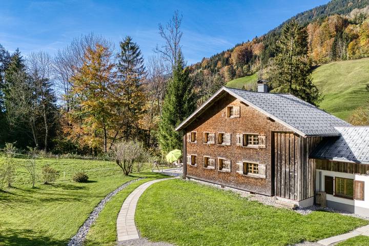 Ferienhaus für 10 Personen, mit Garten und Terrasse, kinderfreundlich in Raggal