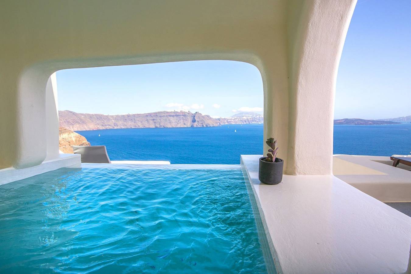 Elegant Santorini Villas | Villas Aloia | Private Hot Tub | Air Conditioning | 1 Bedrooms | Oia in Oia, Santorin