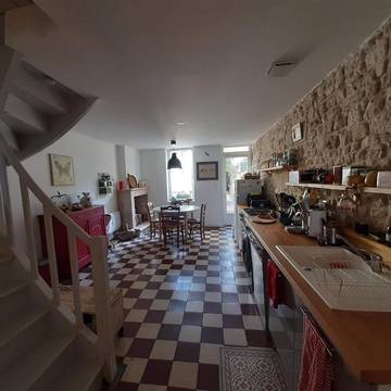 Location de vacances pour 6 personnes, avec jardin ainsi que terrasse et vue à Saint-Savinien