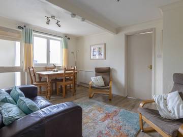 Log Cabin for 4 People in Salcombe, South Devon, Photo 3