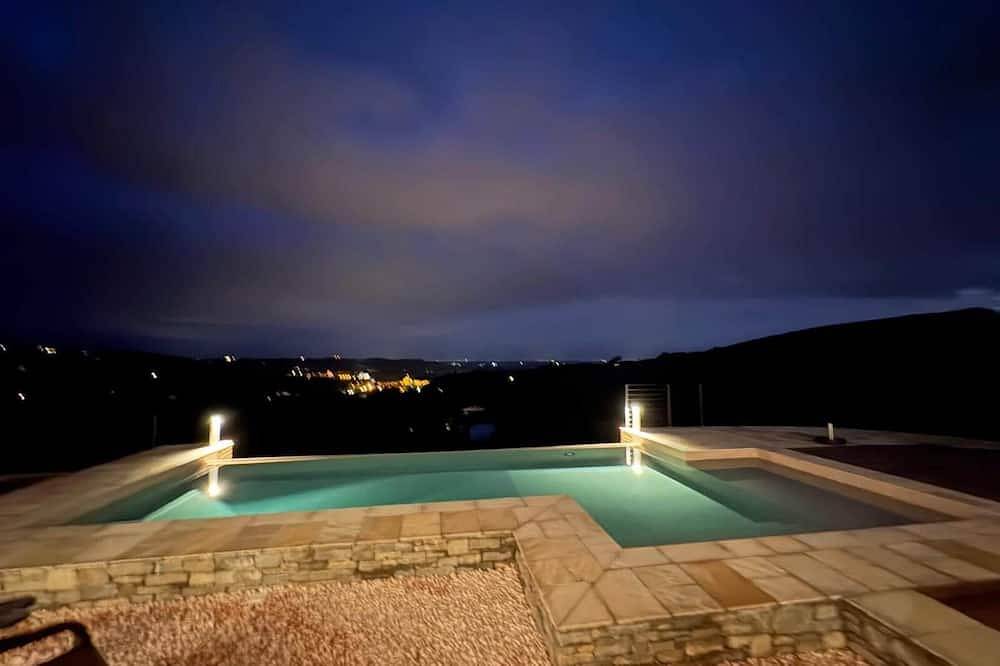 Deluxe 2 Room Suite with Spa& Pool in Dogliani, Langhe