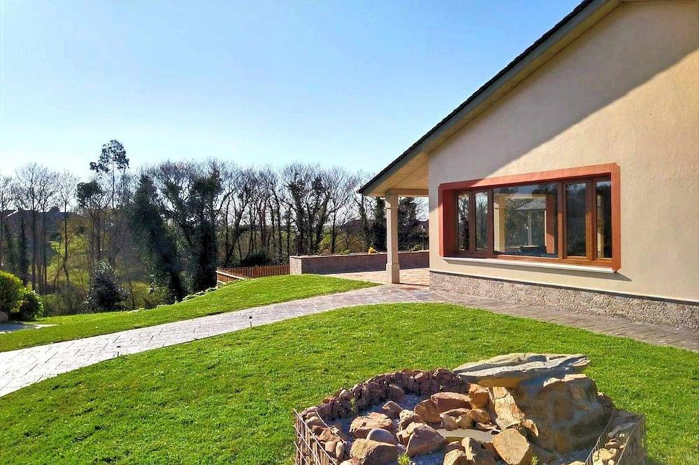Apartamento entero, Apartamento 9: Diseño moderno con vistas a jardín in Tapia de Casariego, Costa Verde